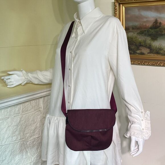 Lululemon Maroon Crossbody Fold Over Convertible Fanny Pack - Picture 10 of 11